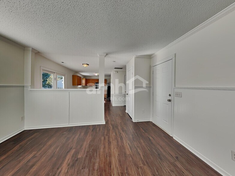 Building Photo - 1003 Glen Hollow Dr