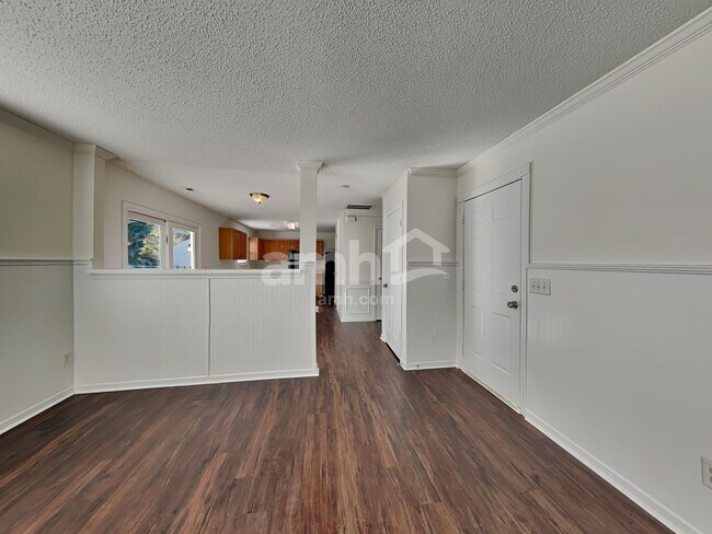 Building Photo - 1003 Glen Hollow Dr