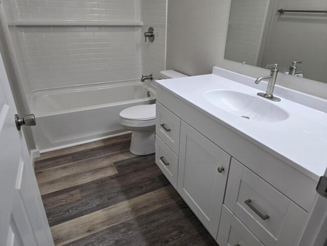 Building Photo - 1019 N Quincy Ave