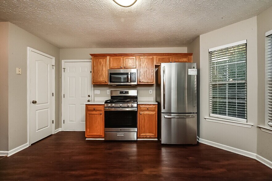 Building Photo - 370 Summer Hill Cir