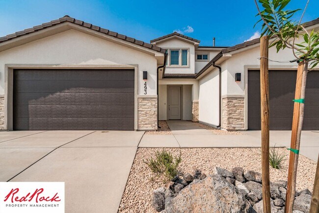 Building Photo - Spacious 4 Bedroom Townhome in Hurricane Heights!