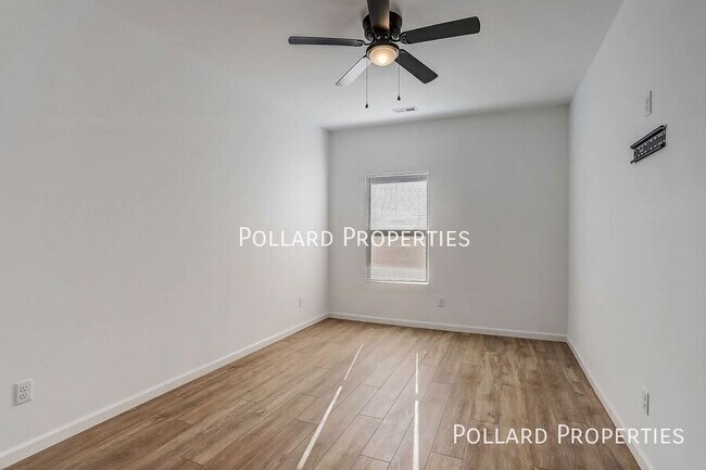 Building Photo - 517 Parkview Dr