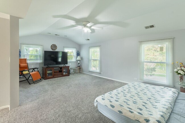 Building Photo - 520 Highland Grove Dr
