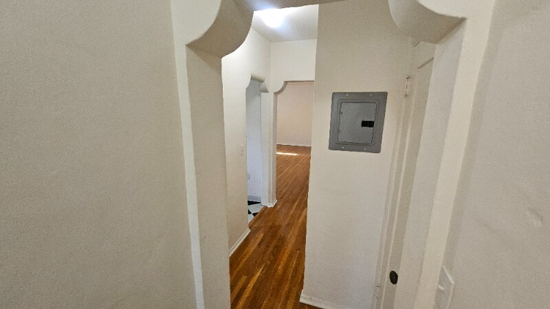 Building Photo - 1210 N Orange Grove Ave