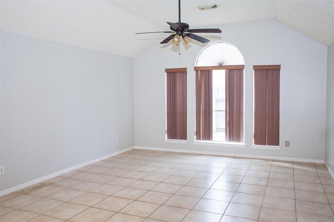 Building Photo - 6223 Newbury Dr