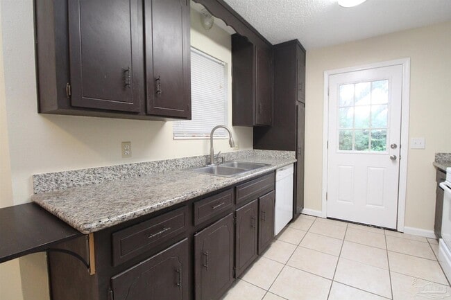 Building Photo - 7859 Bay Meadows Dr