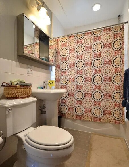 Building Photo - 8 Oliva Rd