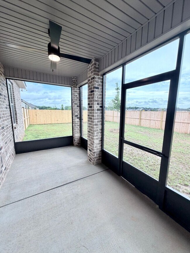 Building Photo - 204 Farmland Cir