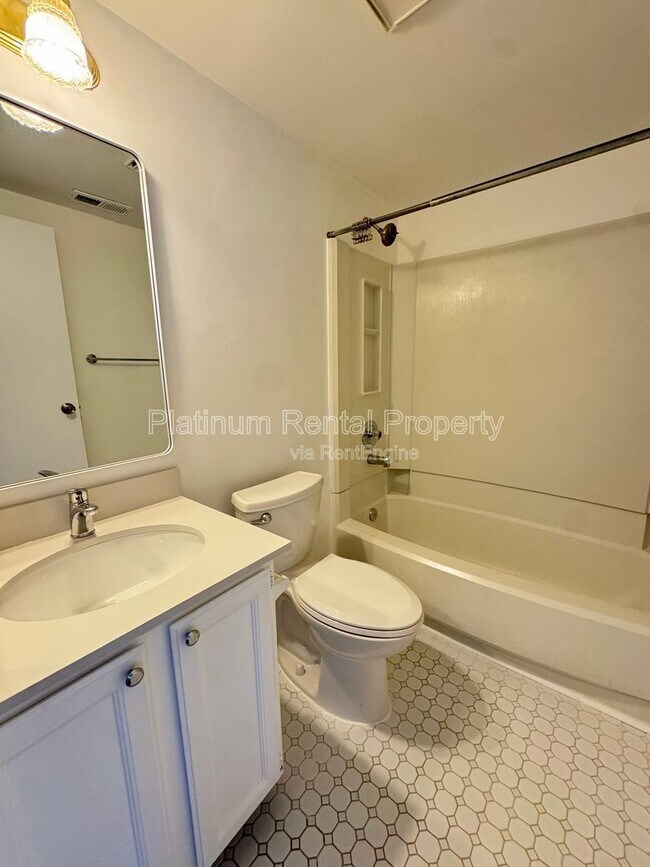 Building Photo - 1295 Taylor Oaks Dr