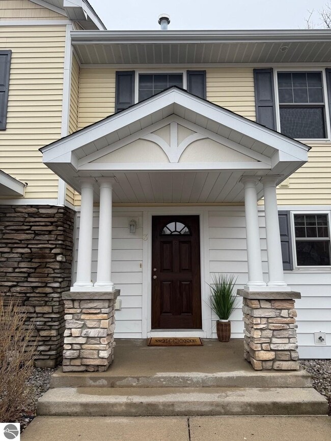 Building Photo - 1495 Newport St