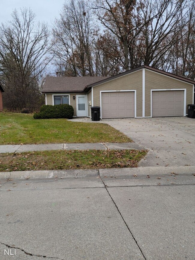 Primary Photo - 2226-2228 Versailles Village Pl