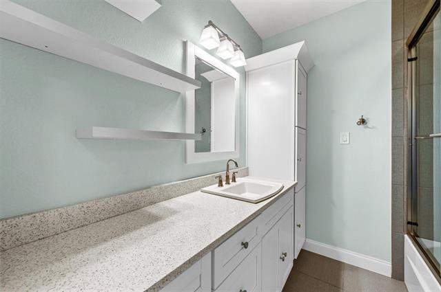 Building Photo - 4325 Biscayne Dr