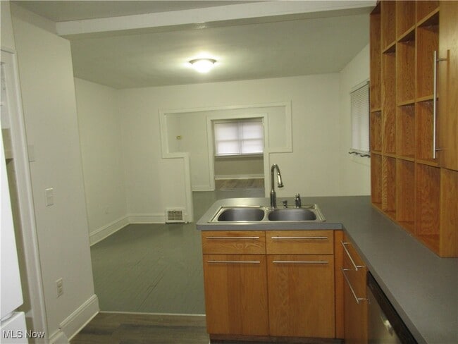 Building Photo - 3754 W 130th St