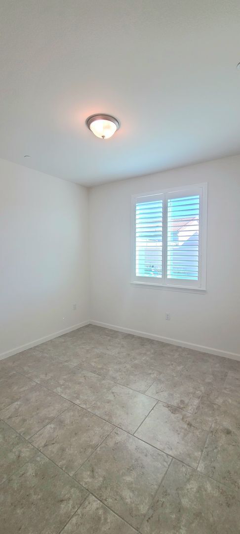 Building Photo - Beautiful Single Story Home in 55 + Community!