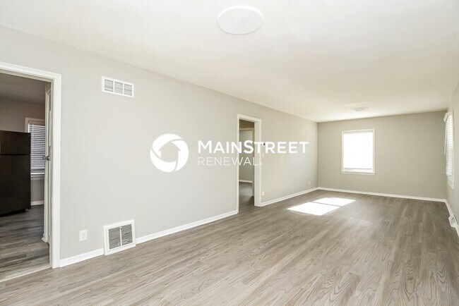 Building Photo - 3 Bedroom Pet-Friendly Home in Kansas City, MO with Main Street Renewal