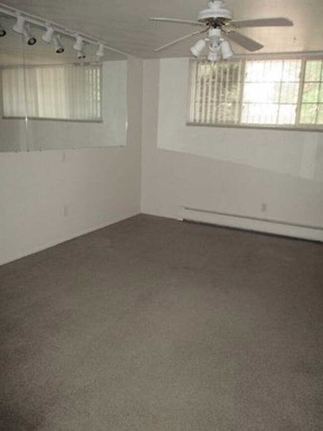Building Photo - Pet-friendly & spacious 2 BD/2 BA in great...