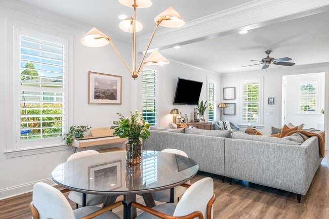 Building Photo - 229 Windrow Way