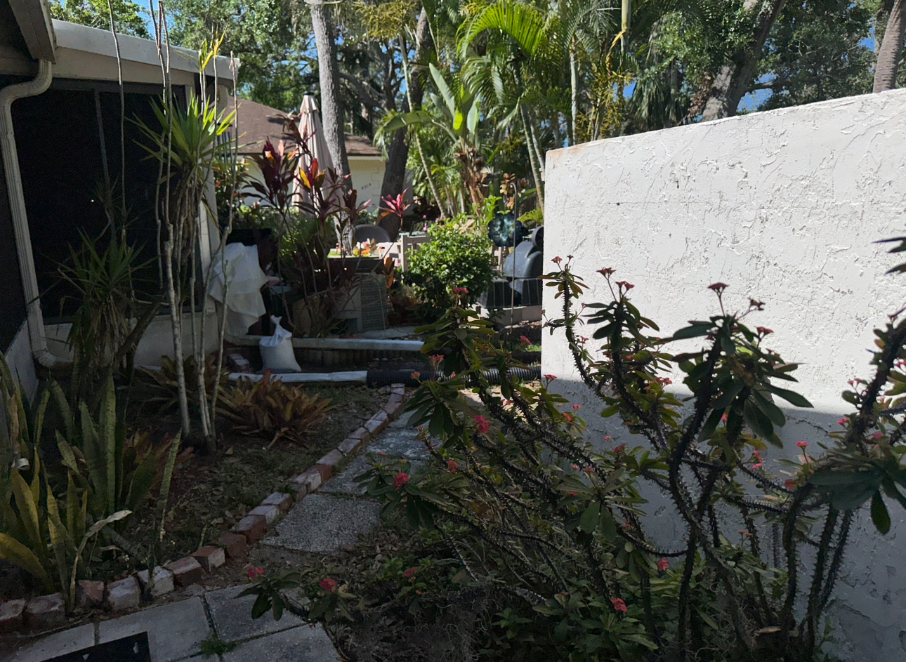 Building Photo - 5310 Royal Palm Ave