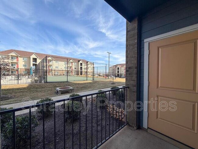 Building Photo - 1124 W Ave O