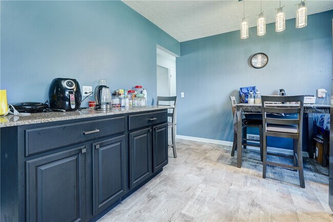 Building Photo - 889 Long Pond Rd