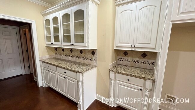 Building Photo - 117 Memory Lane