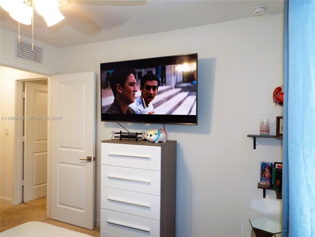 Building Photo - 2363 SE 11th St