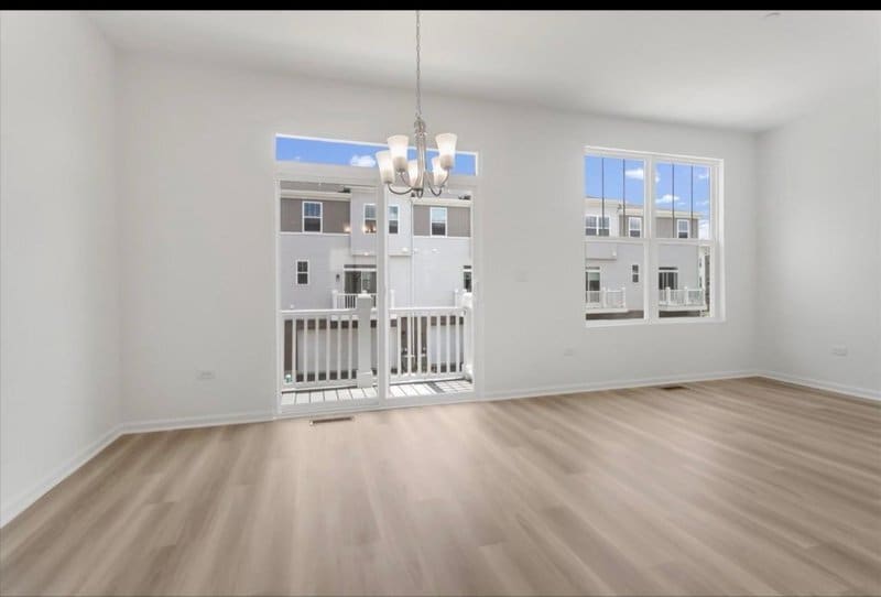 Building Photo - 1060 E Oakton St