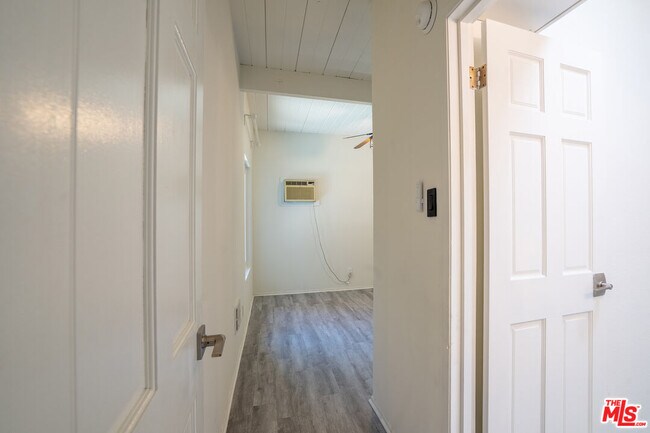 Building Photo - 12014 Kling St
