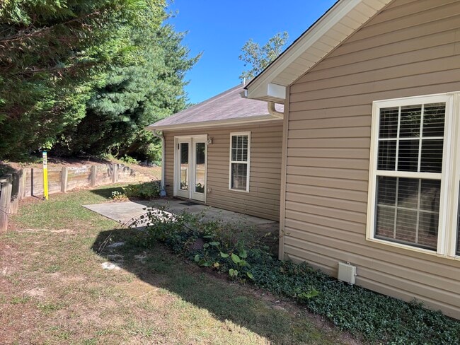 Building Photo - 83 Birkshire Way