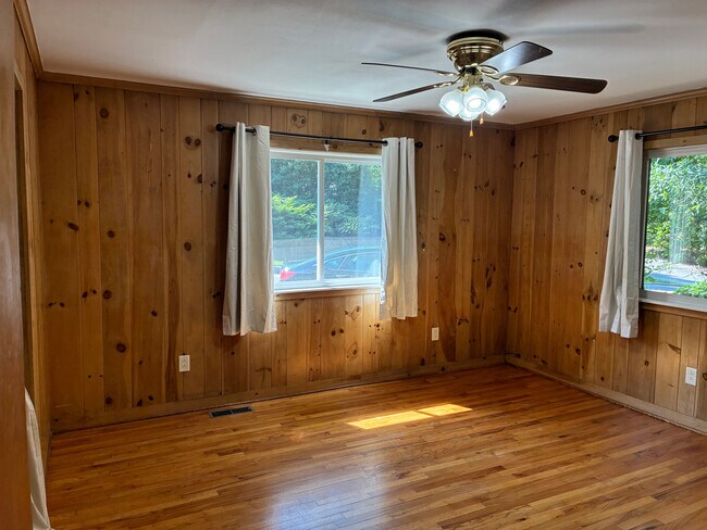 Building Photo - Room in Single Family Home on Hillsborough St