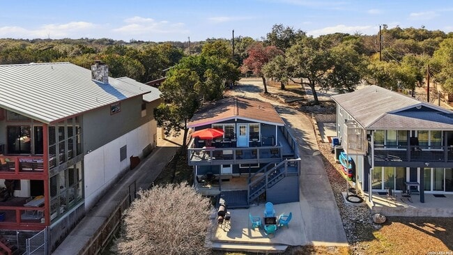 Building Photo - 2681 Lakeview Dr