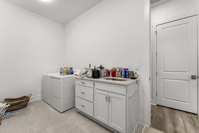 Building Photo - 119 Anastasia Cir