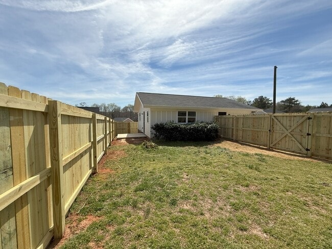 Building Photo - 223 Charlotte Place