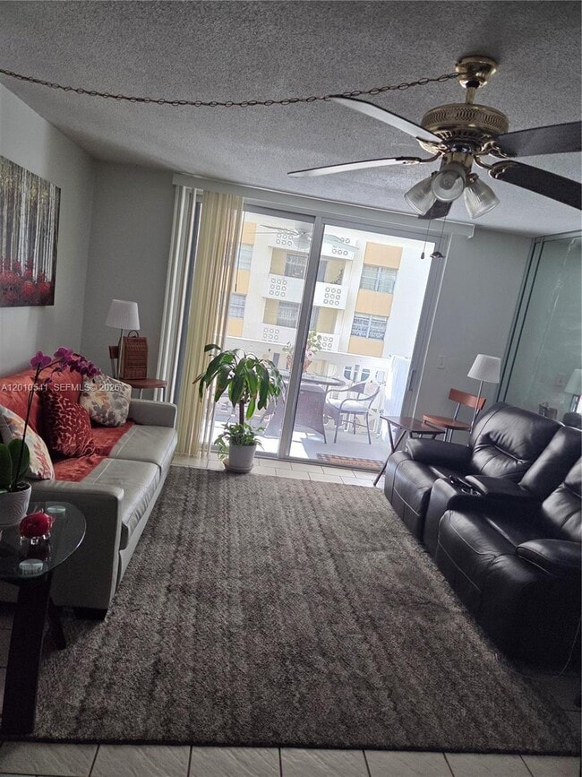 Building Photo - 1817 S Ocean Dr