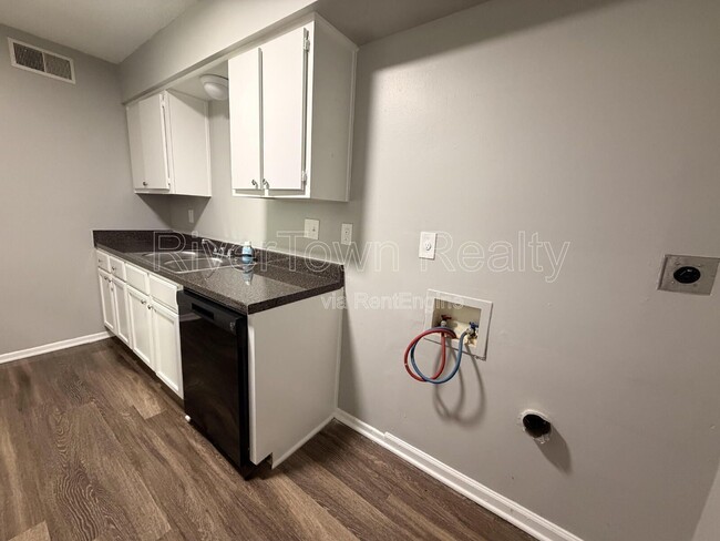 Building Photo - 691 Creekstone Cir