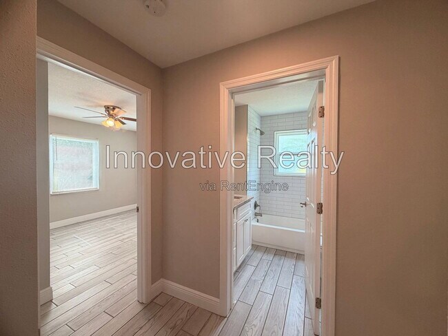 Building Photo - 144 N Park Ave