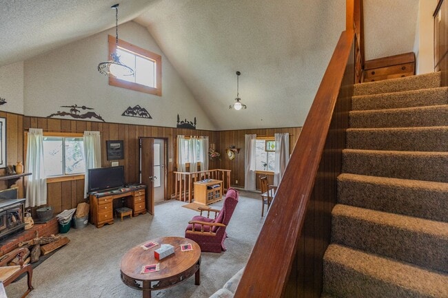 Building Photo - Great Mountain Home - Fully Furnished