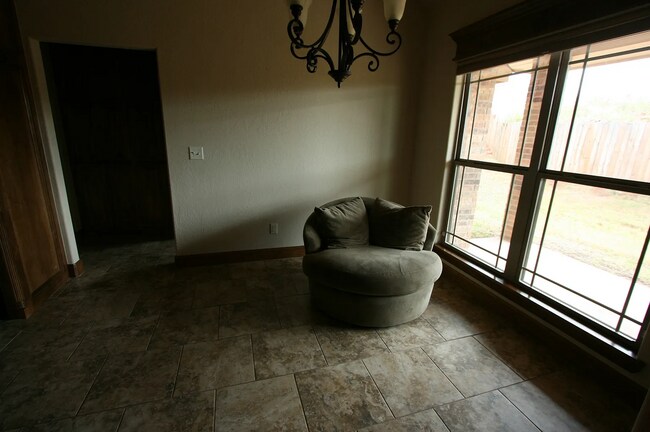 Building Photo - 1502 Scenic Ridge