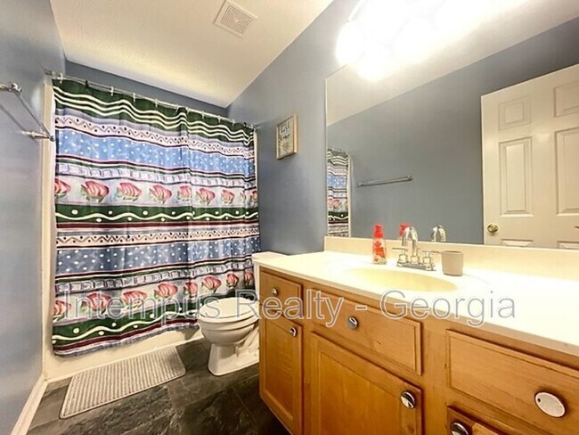 Building Photo - 238 Oak Grove Way