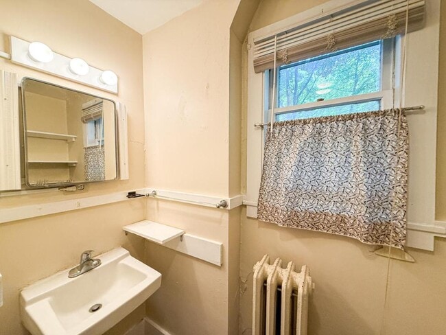 Building Photo - 115 Stewart Ave