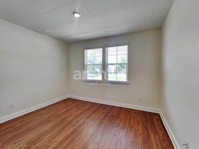 Building Photo - 1921 Moorings Cir