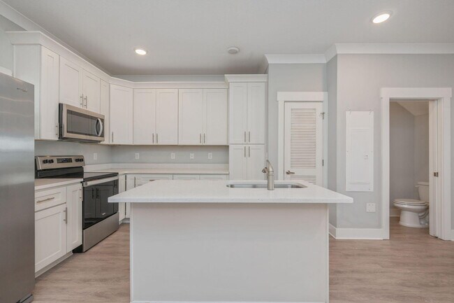 Building Photo - 147 N Sand Palm Rd