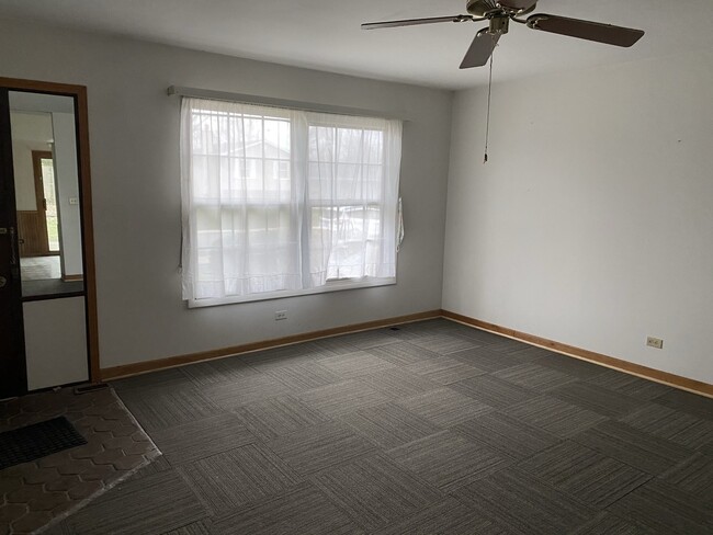 Building Photo - 115 Meadowbrook Ln
