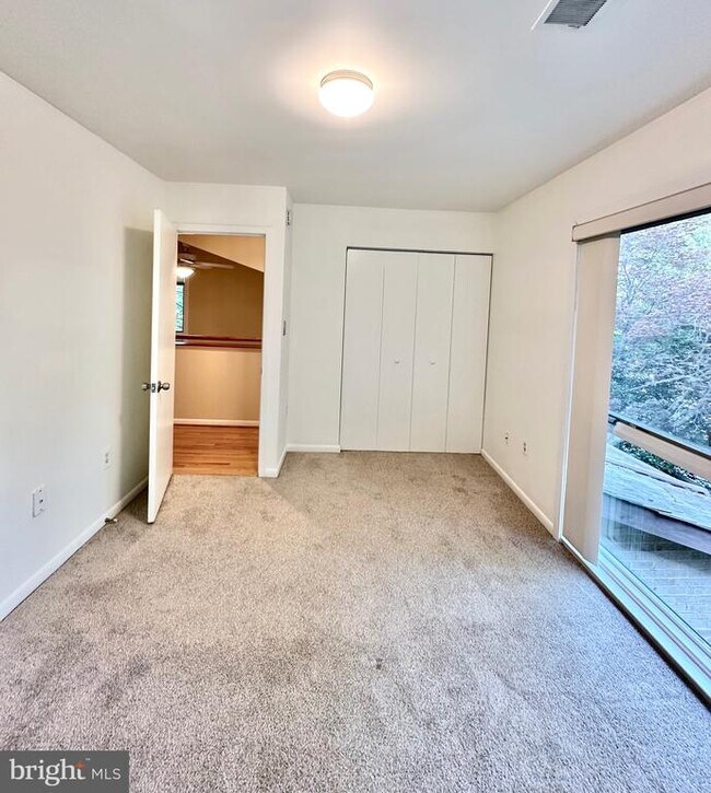 Building Photo - 2021 Lakebreeze Way
