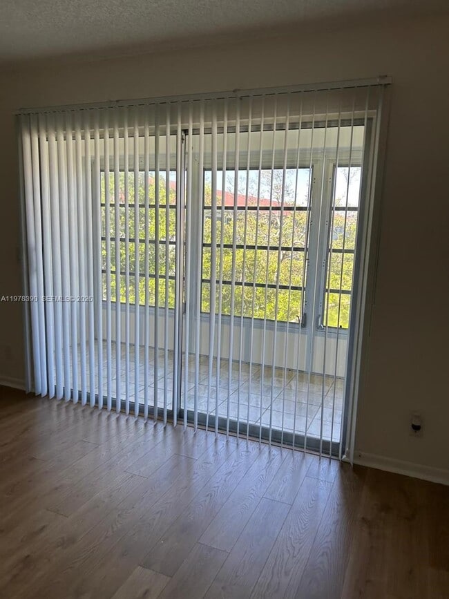 Building Photo - 1400 SW 124th Terrace