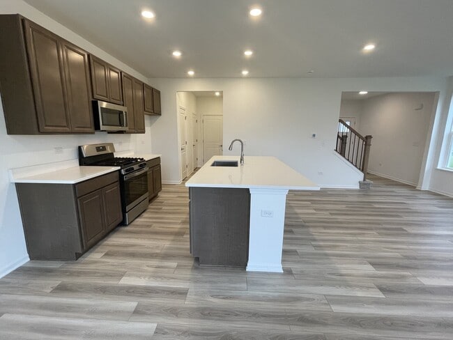 Building Photo - 25550 W Maurice Ln