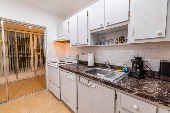 Building Photo - 7300 NW 4th Pl