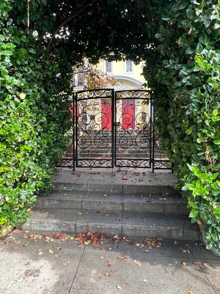 Front gate - 502 1/2 N Heliotrope Dr