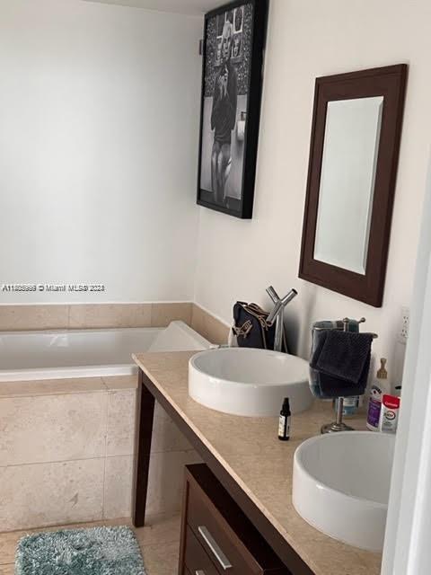 Building Photo - 475 Brickell Ave