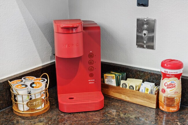 Building Photo - 264 N Walton St